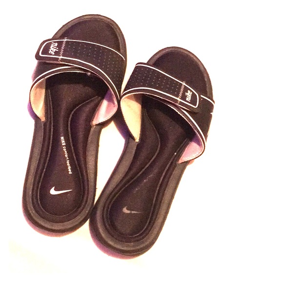 Nike slides - Picture 1 of 1